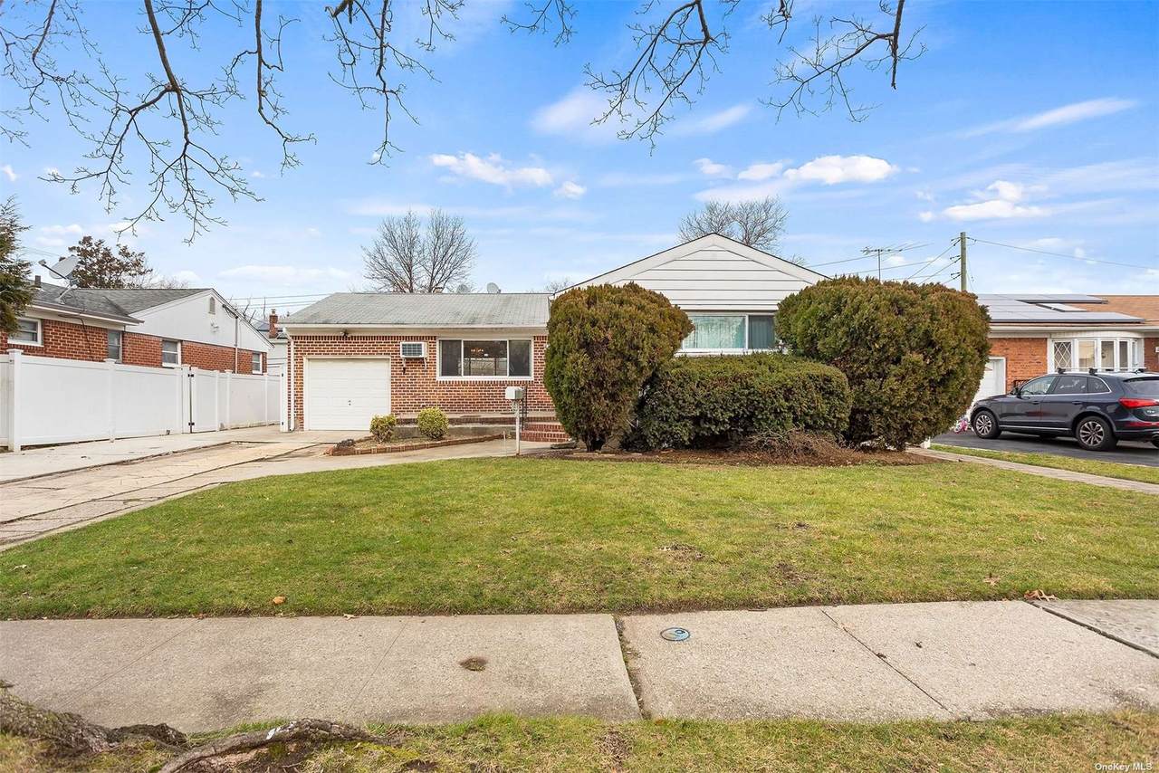 2262 Renfrew Avenue - Photo 1