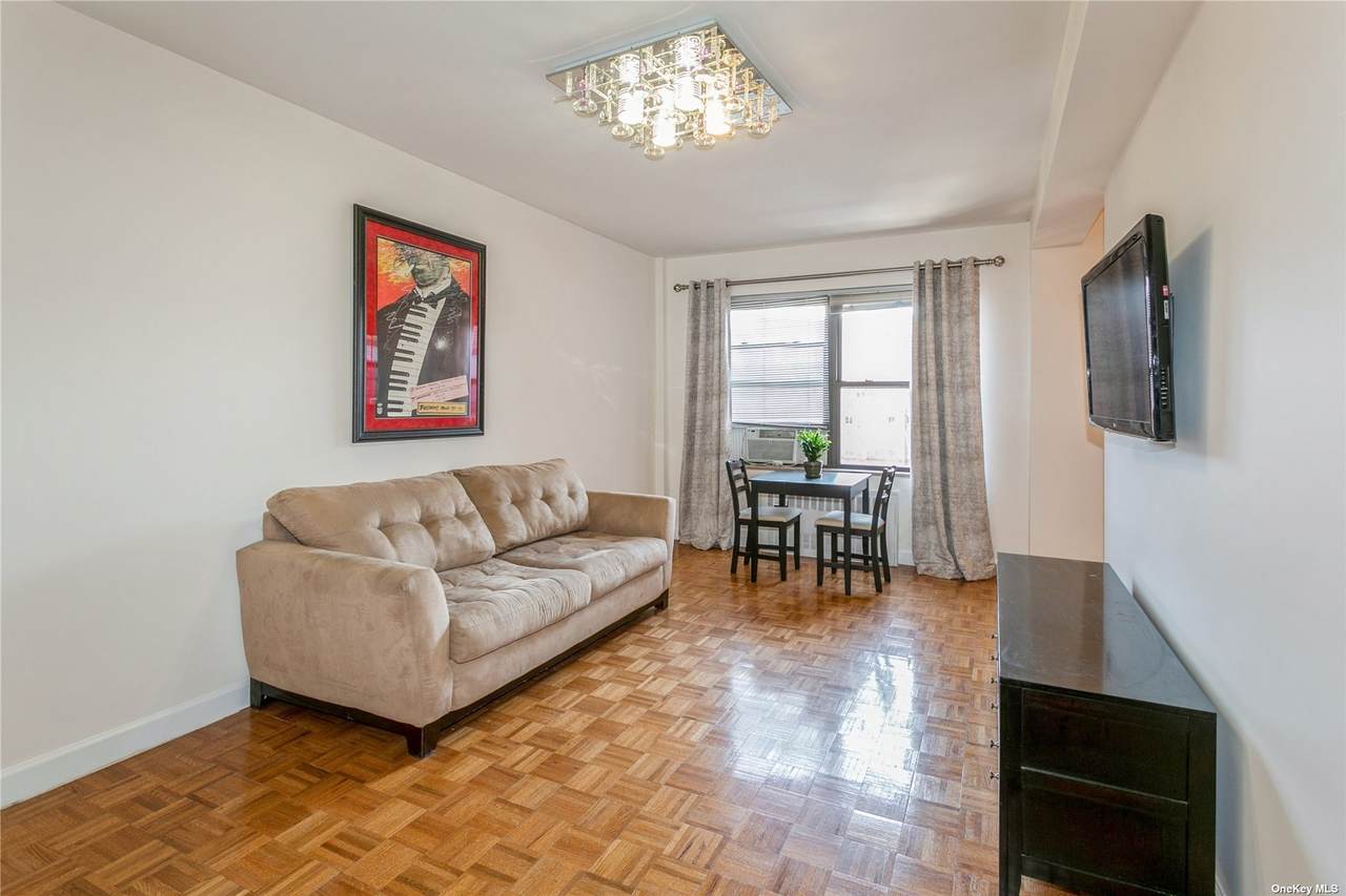 99-05 63 Drive - Photo 1
