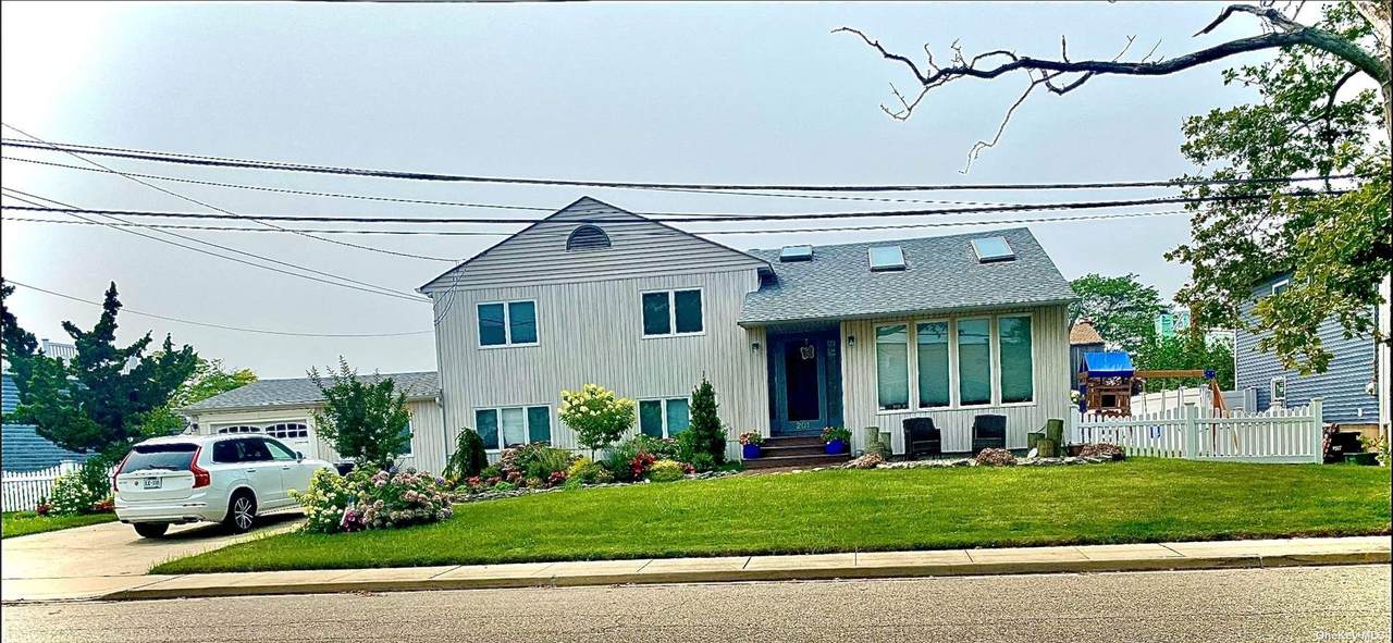 201 Island Parkway - Photo 1