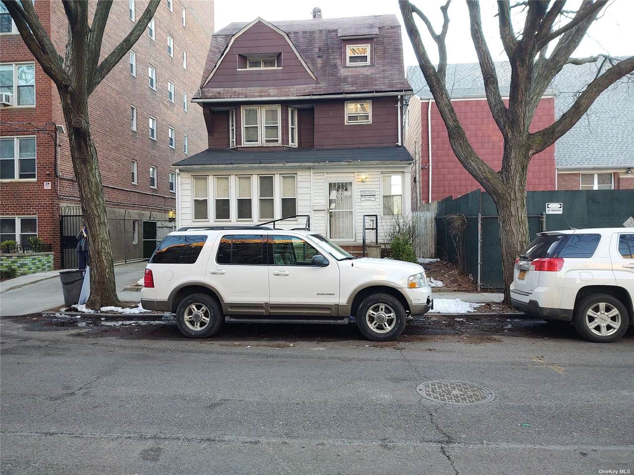 716 32nd Street - Photo 1