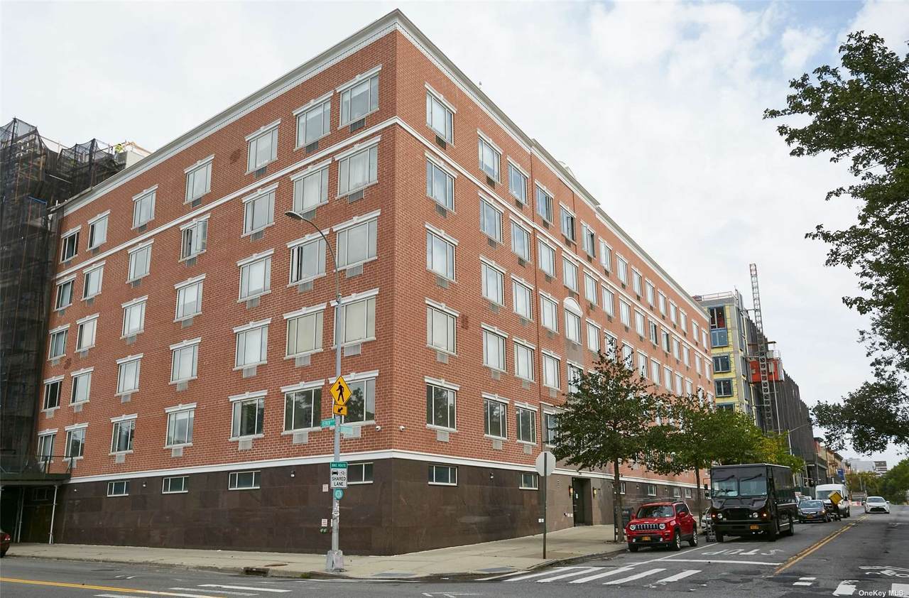 30-85 Vernon Boulevard - Photo 1