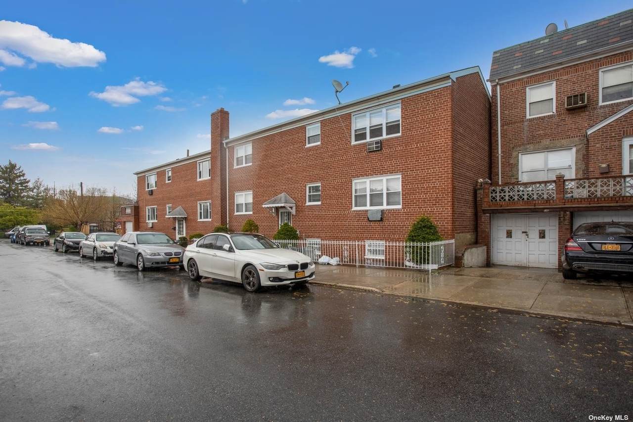 28-15 50 Street - Photo 1
