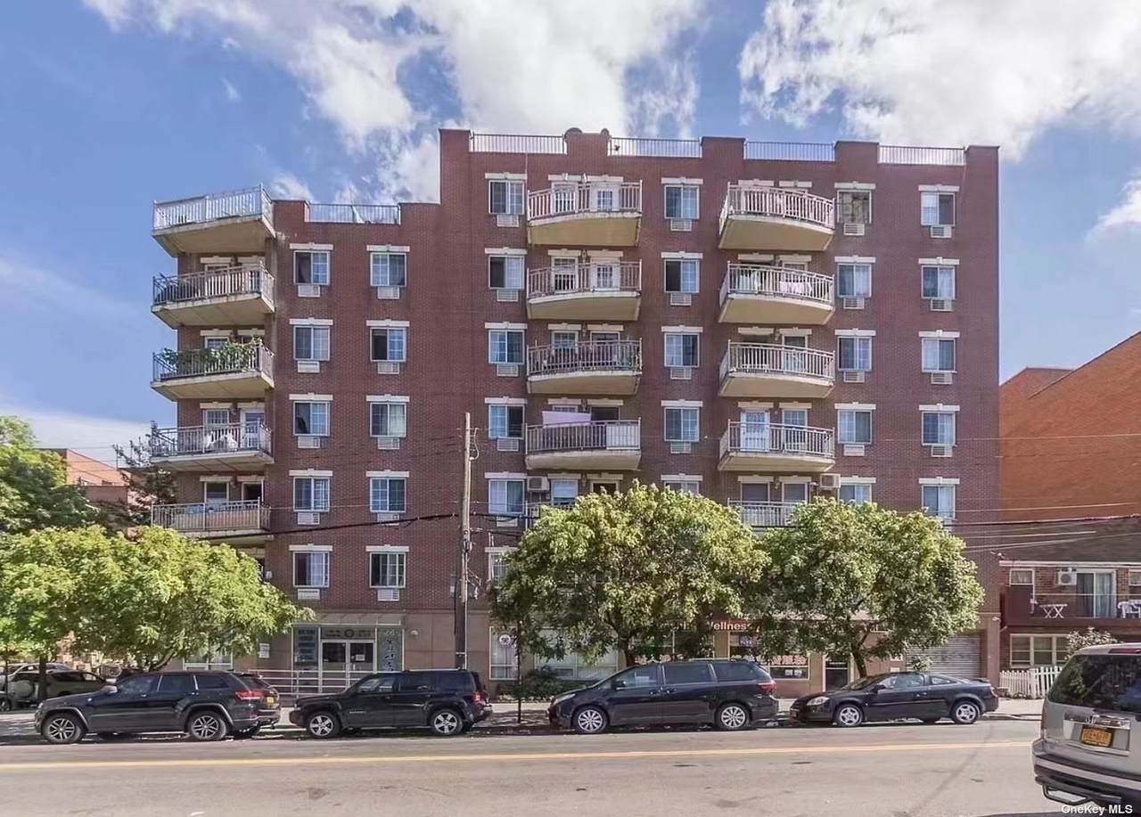 35-06 Leavitt Street - Photo 1