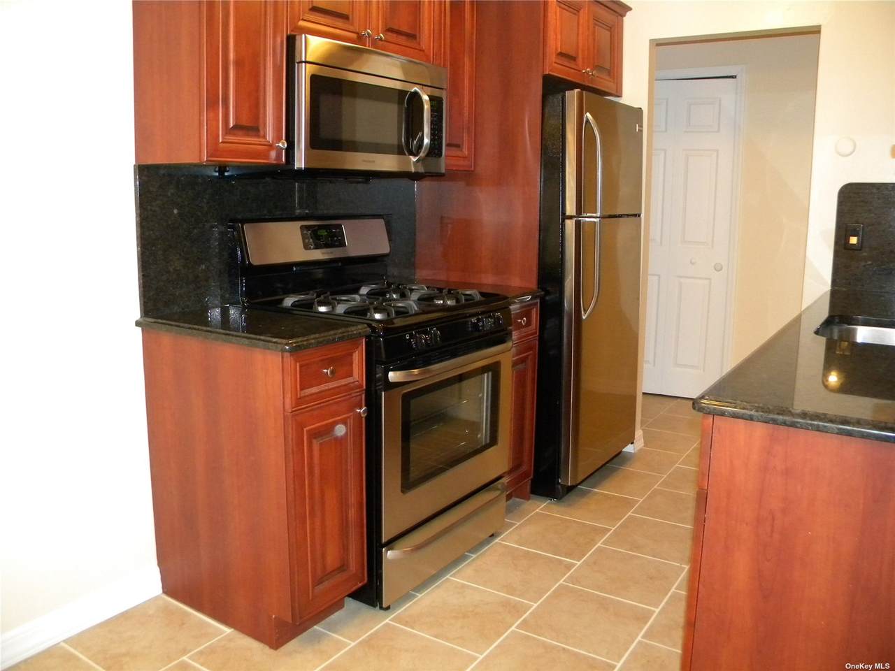 218 Lakeland Avenue - Photo 1