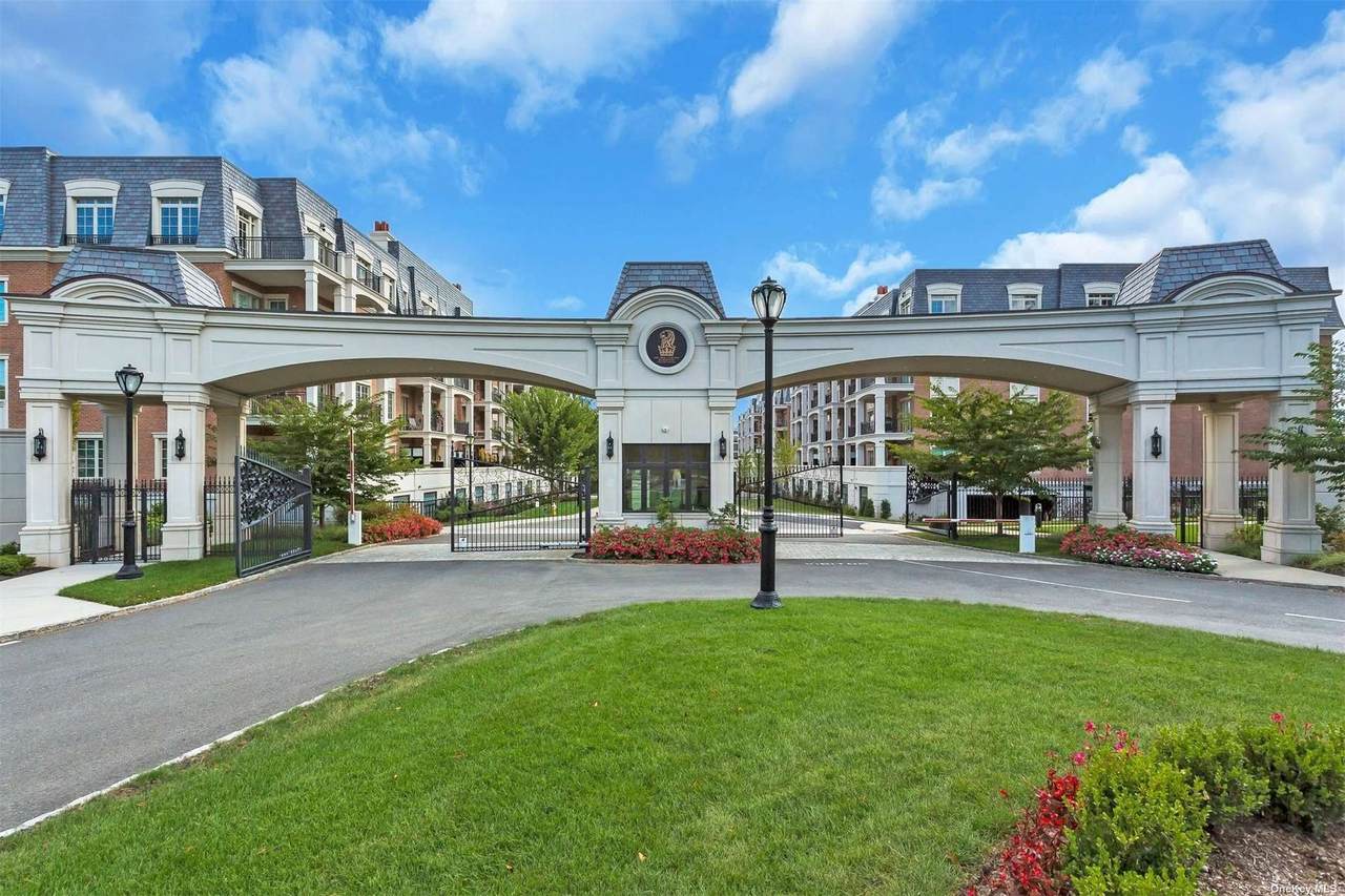 1000 Royal Court - Photo 1