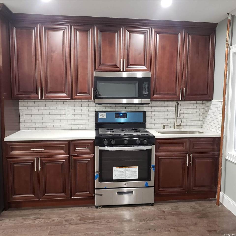 159-10 110th Avenue - Photo 1