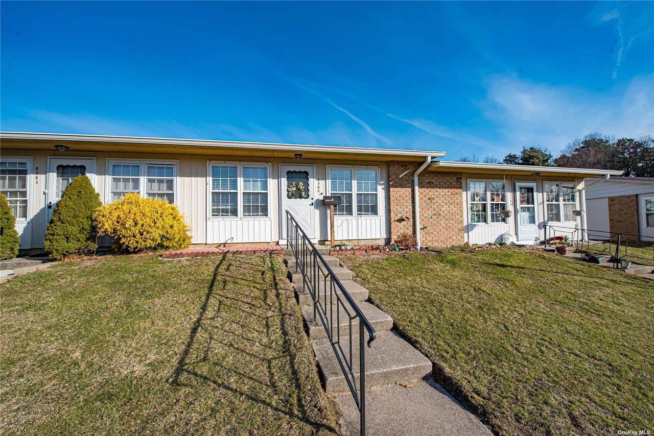 276 Berwick Court - Photo 1