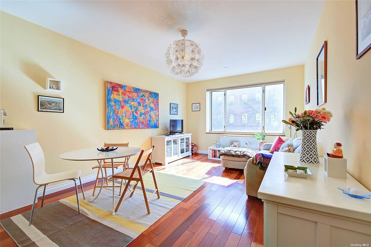30-85 Vernon Boulevard - Photo 1