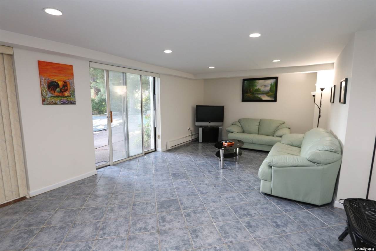 194-02 87 Road - Photo 1