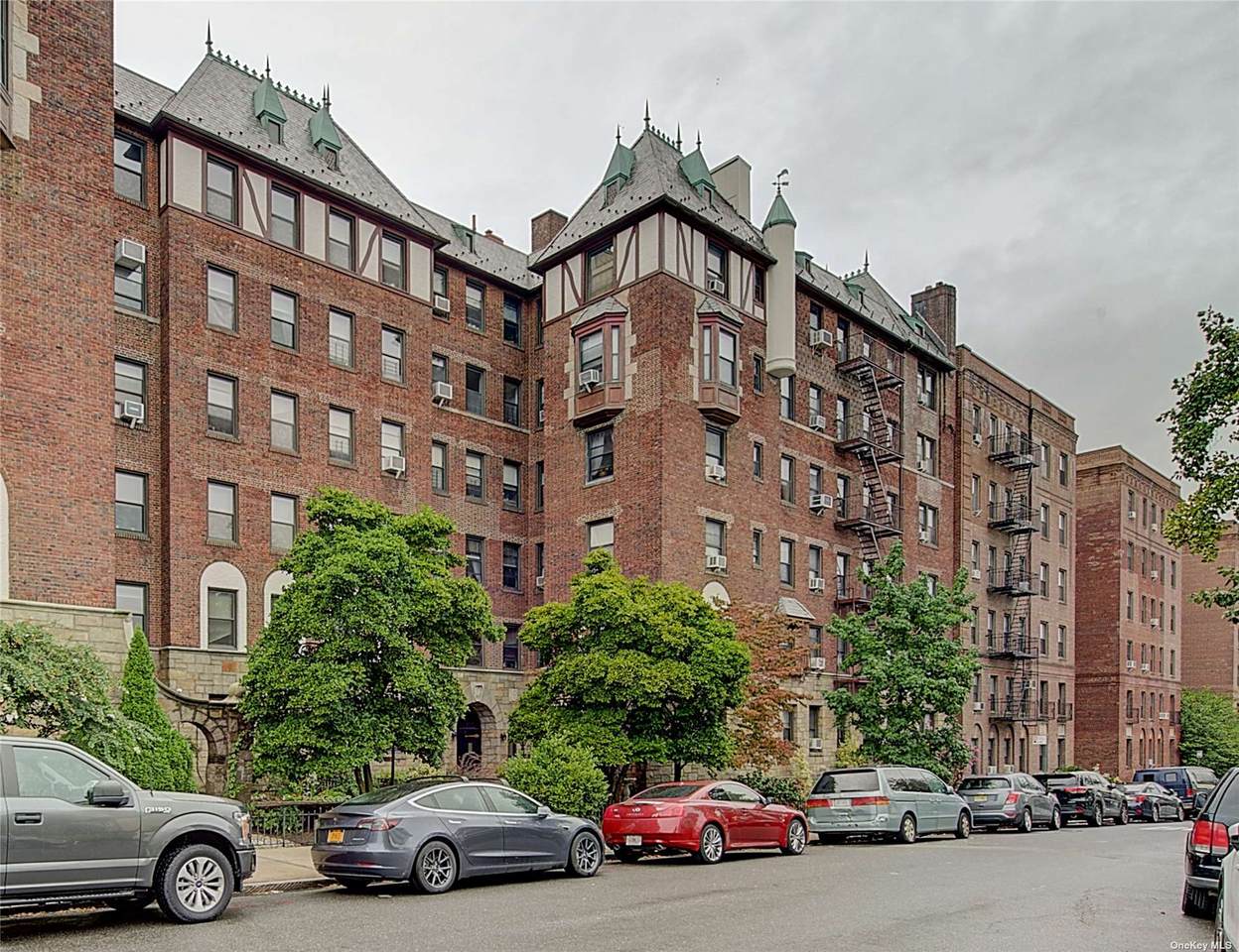 77-16 Austin Street - Photo 1