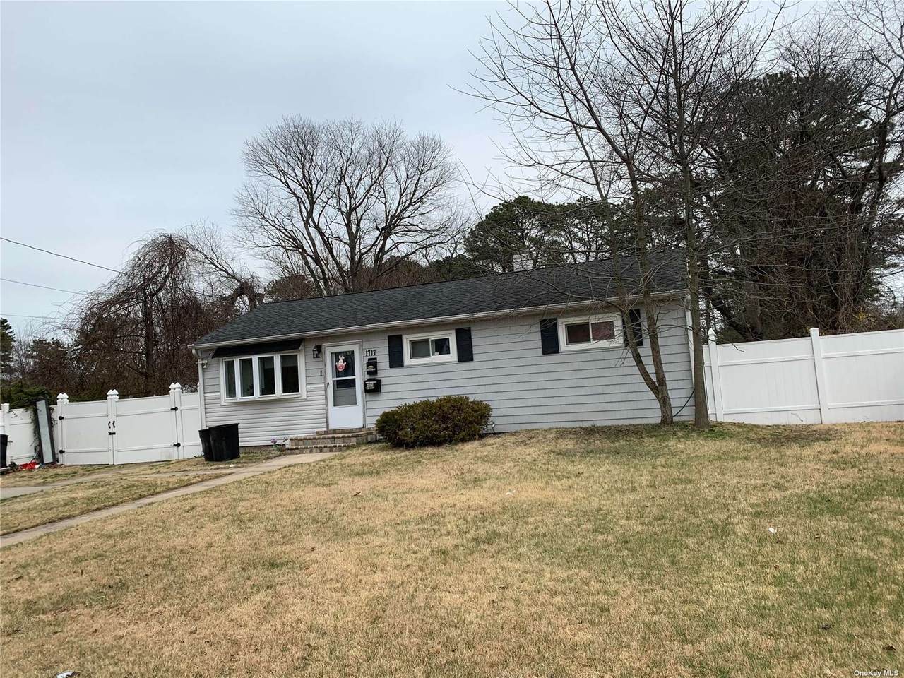 1717 Gardiner Drive - Photo 1