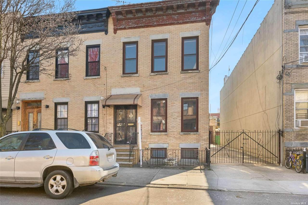 20-16 Menahan Street - Photo 1
