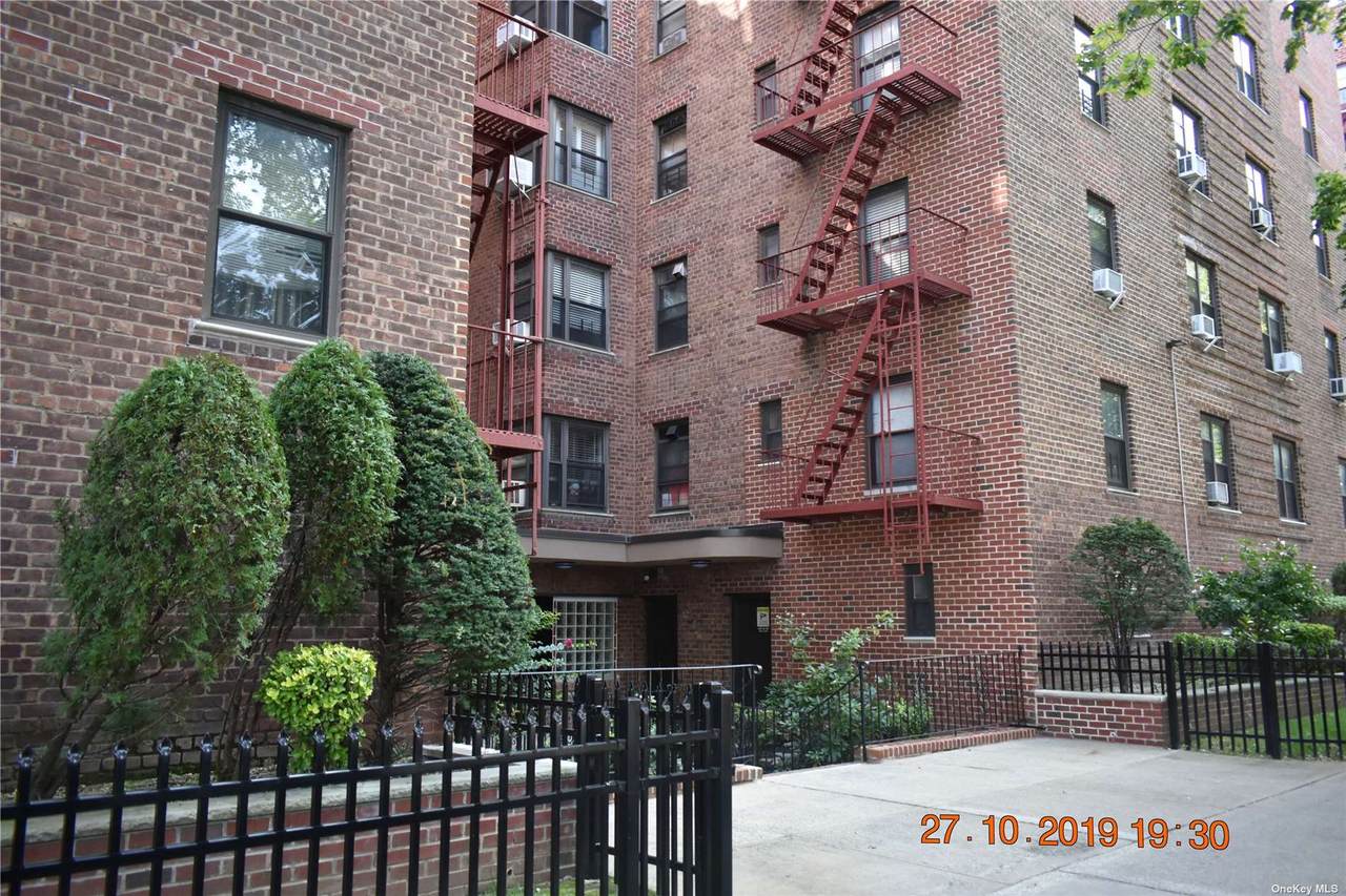 32-23 88 St - Photo 1