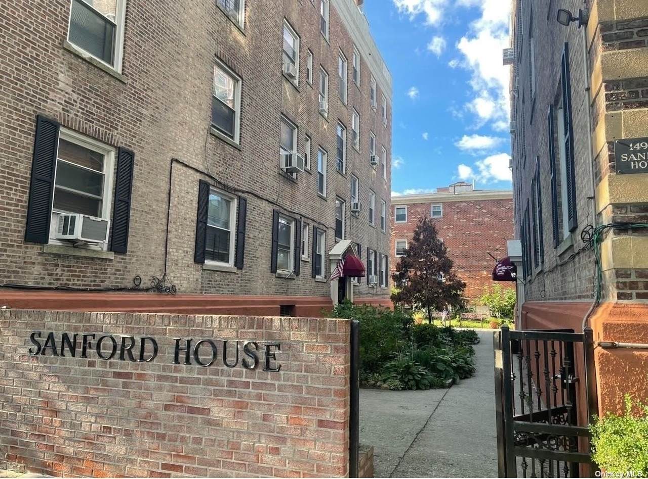 149-03 Sanford Ave - Photo 1