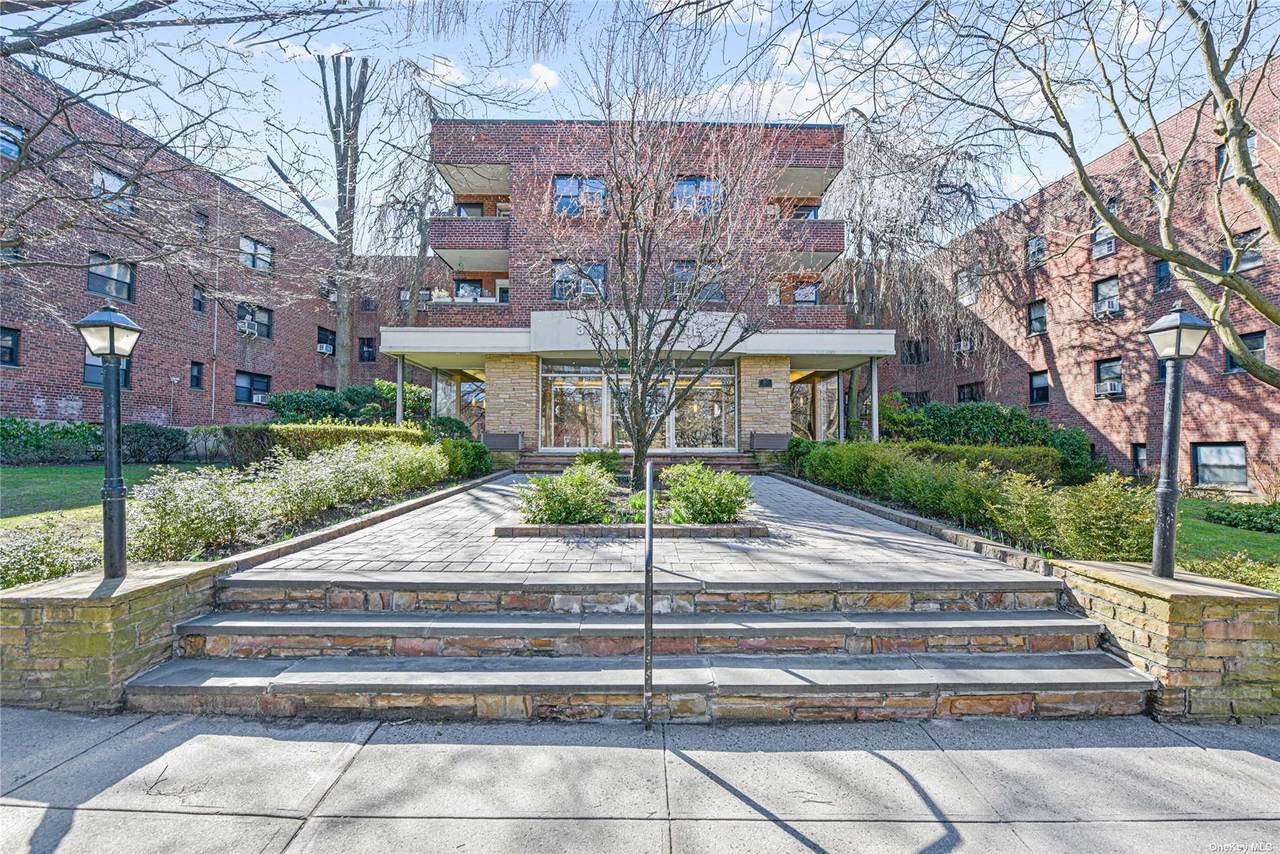 30 Grace Avenue - Photo 1