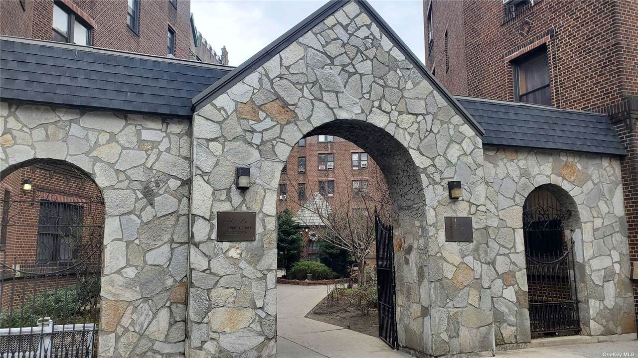 42-20 Kissena Boulevard - Photo 1