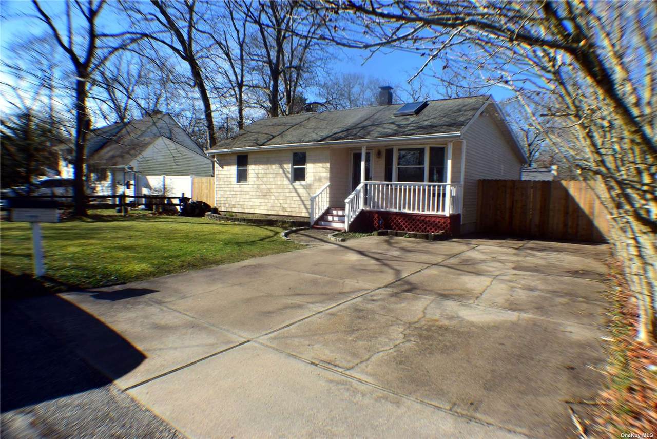 196 Longfellow Drive - Photo 1