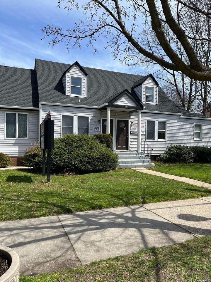 256 Wellwood Avenue - Photo 1