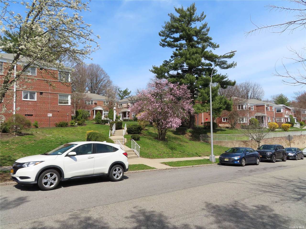196-47 Dunton Avenue - Photo 1