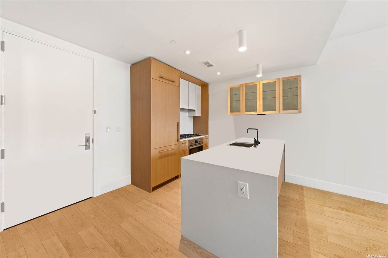 22-18 Jackson Avenue - Photo 1