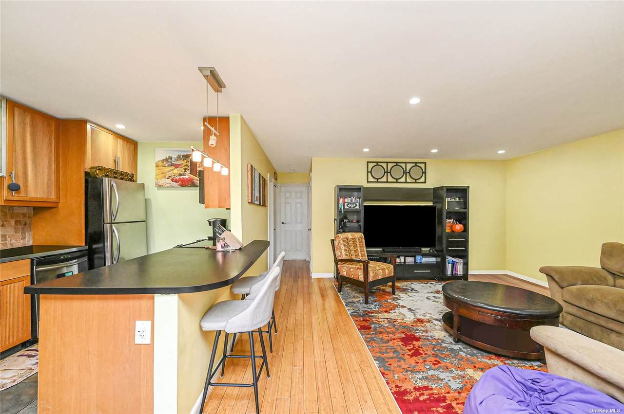 77 Richmond Boulevard - Photo 1