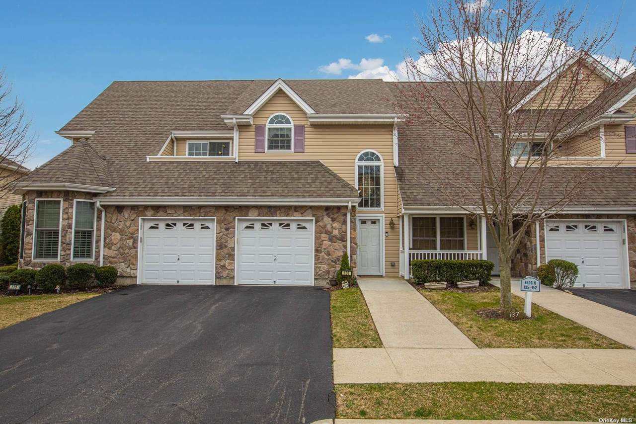 136 Christine Drive - Photo 1