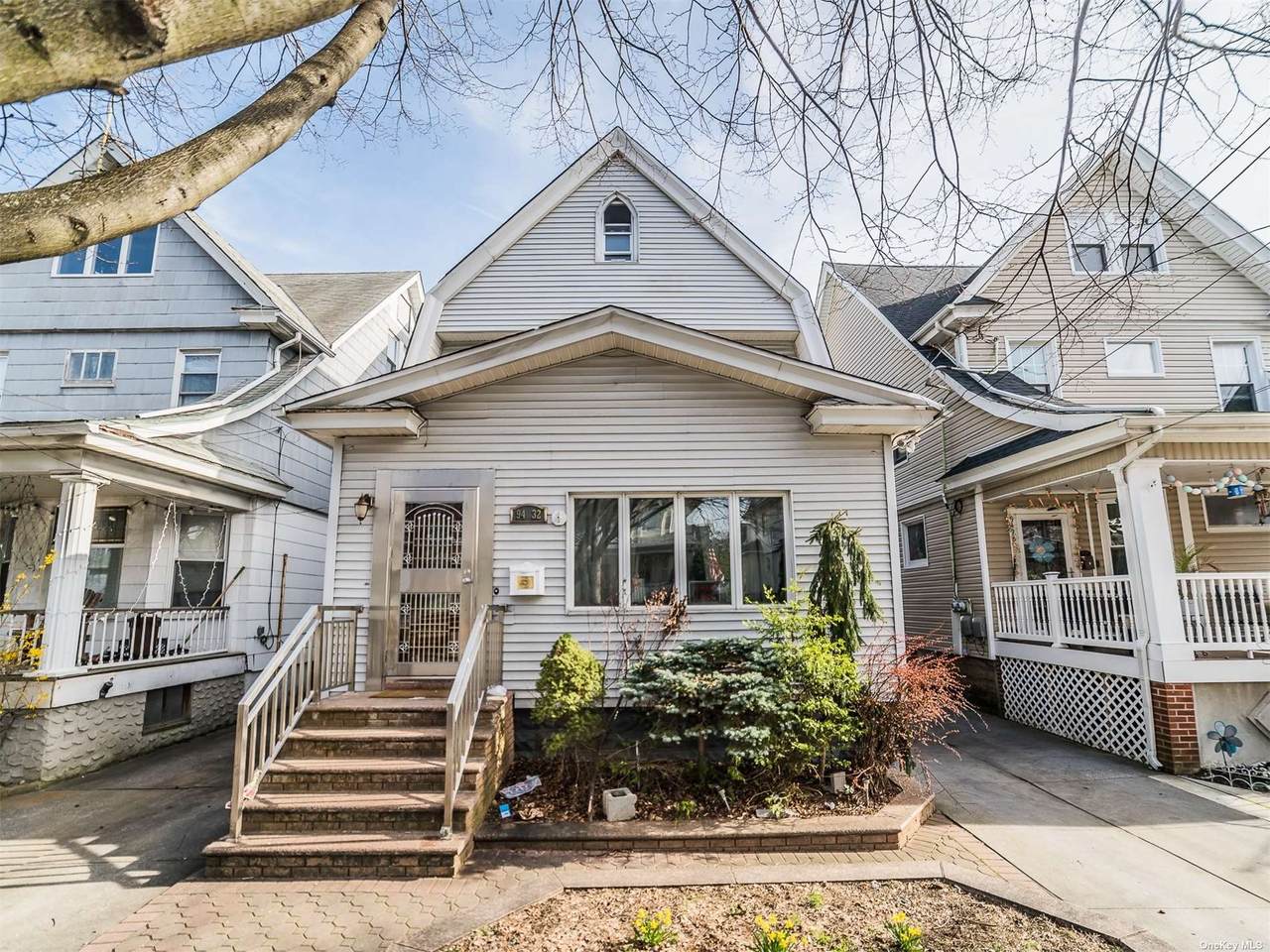 94-32 85th Road - Photo 1