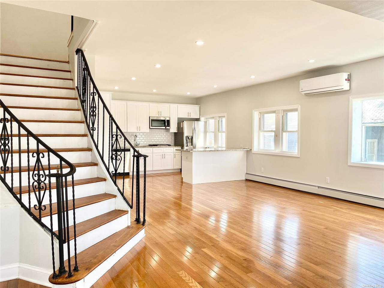10 Greenwich Avenue - Photo 1