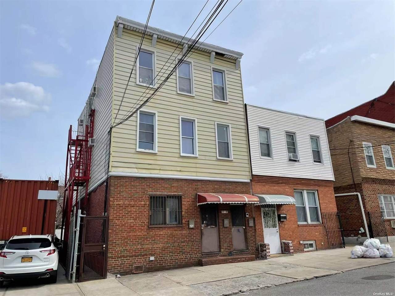 37-43 58 St - Photo 1