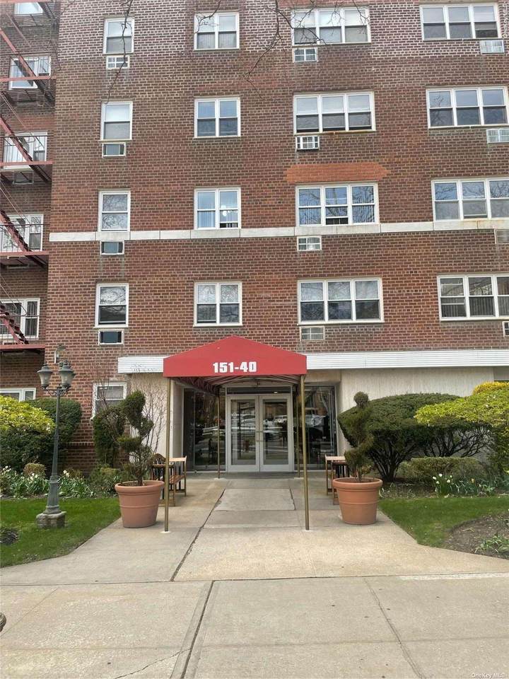 151-40 88 Street - Photo 1