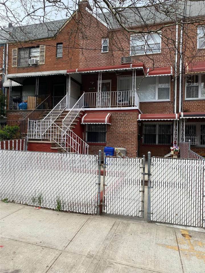 10117 Avenue J - Photo 1
