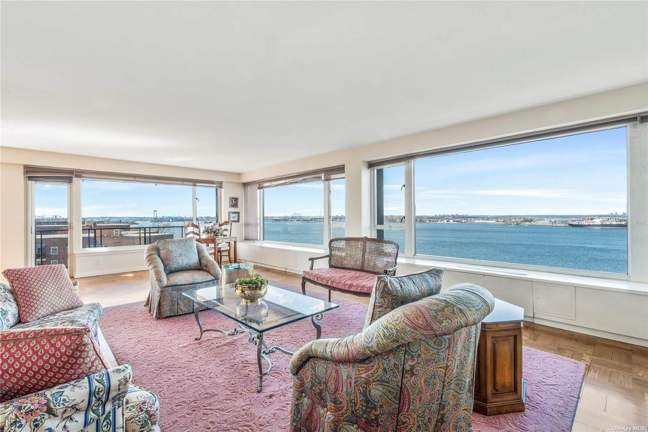 166-25 Powells Cove Boulevard - Photo 1