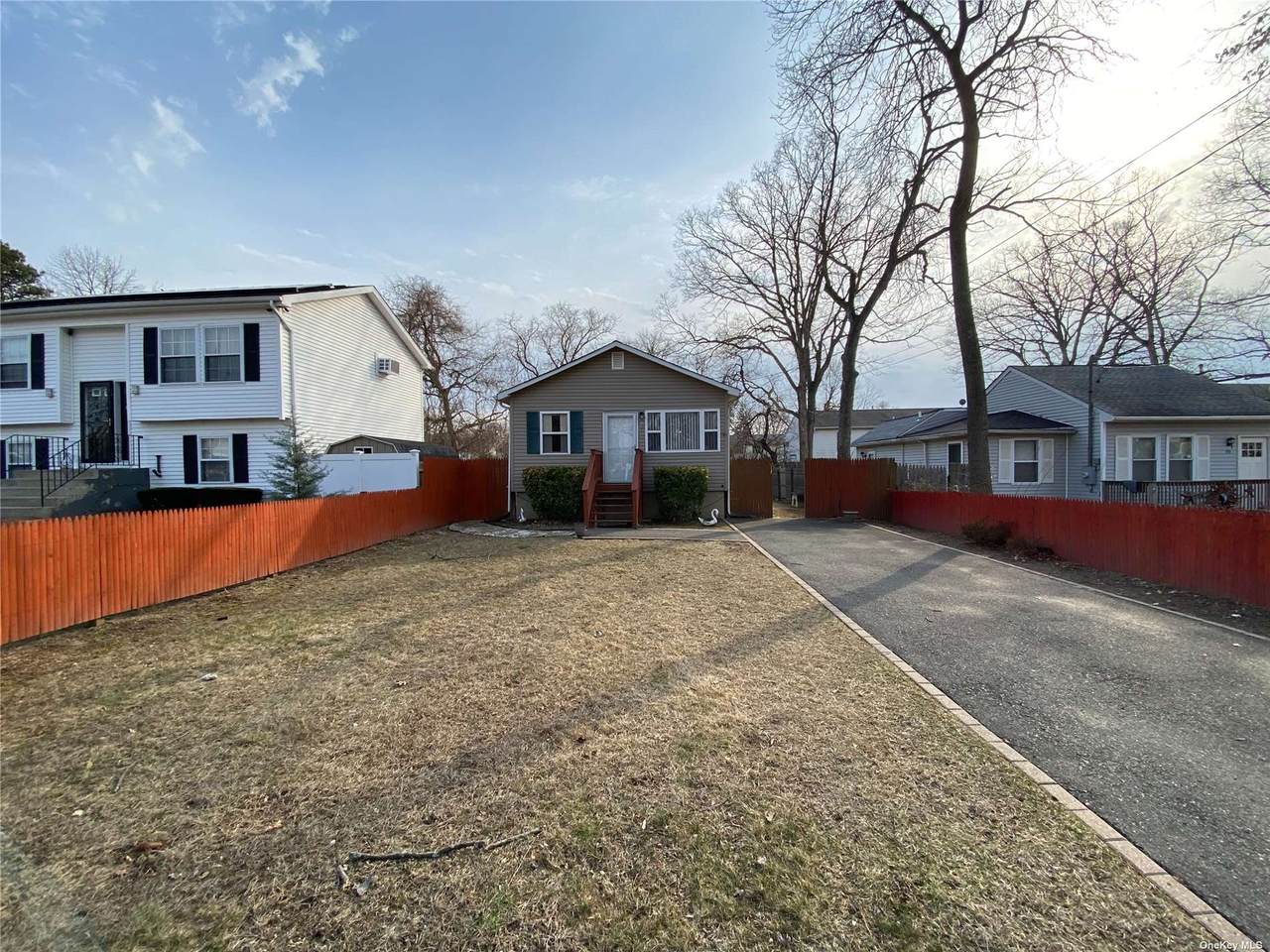 94 Commonwealth Drive - Photo 1