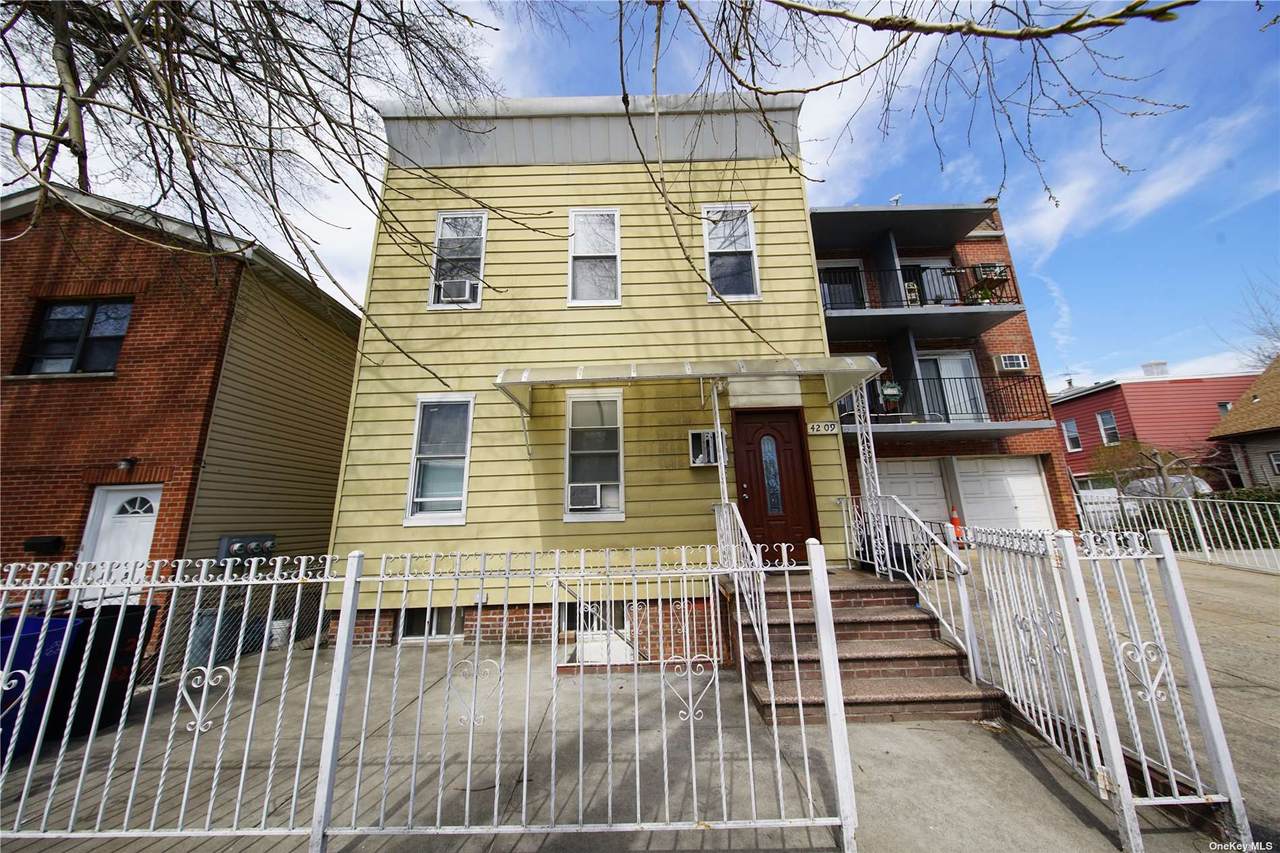 42-09 Astoria Boulevard - Photo 1