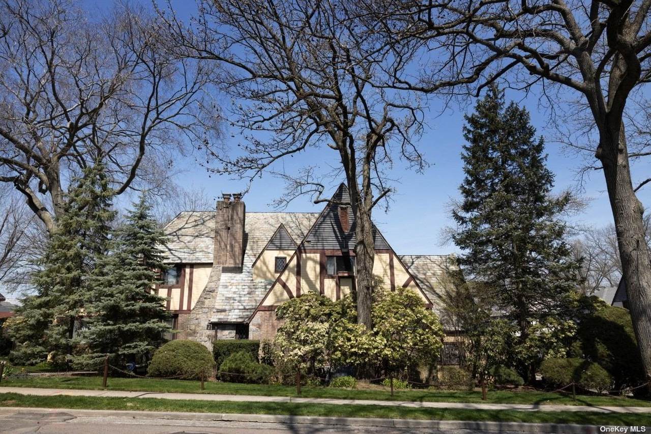163-03 33 Avenue - Photo 1