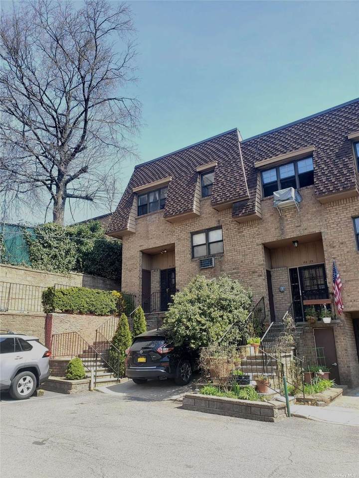 82-81 94th Street - Photo 1