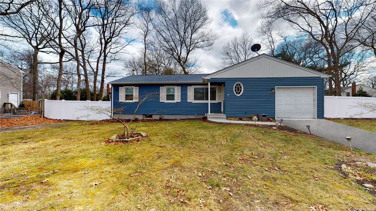 34 Patchogue Avenue - Photo 1