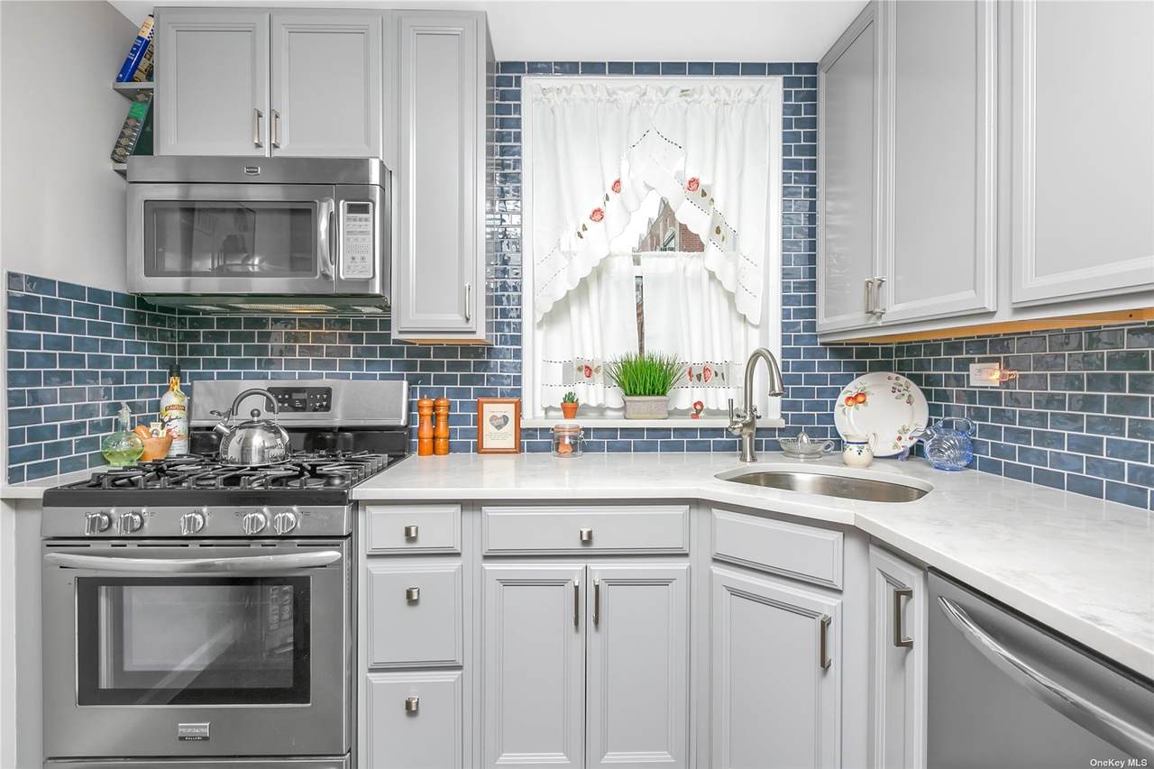 66-10 Thornton Place - Photo 1