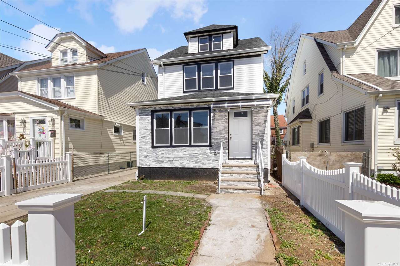 210-23 113 Avenue - Photo 1