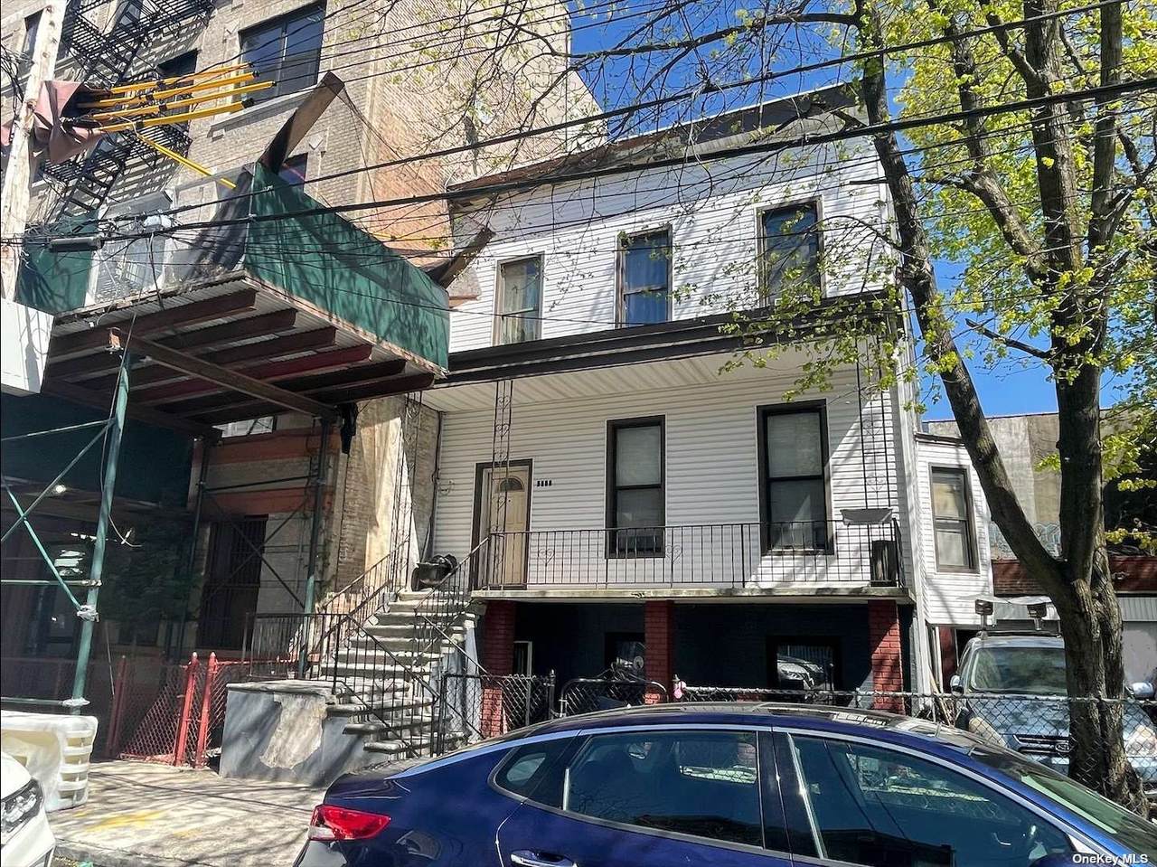 2064 Bathgate Avenue - Photo 1
