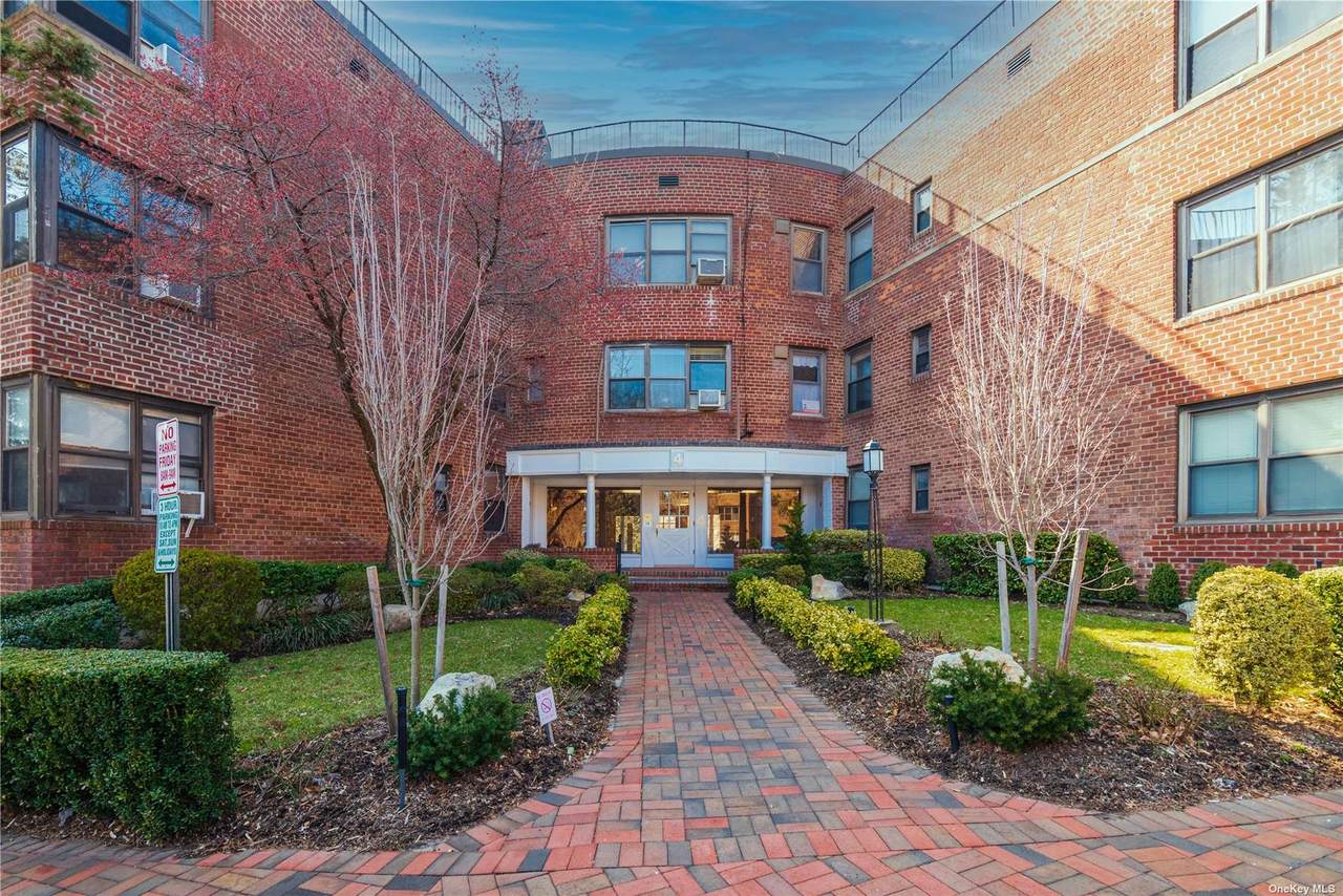 4 Townhouse Circle - Photo 1