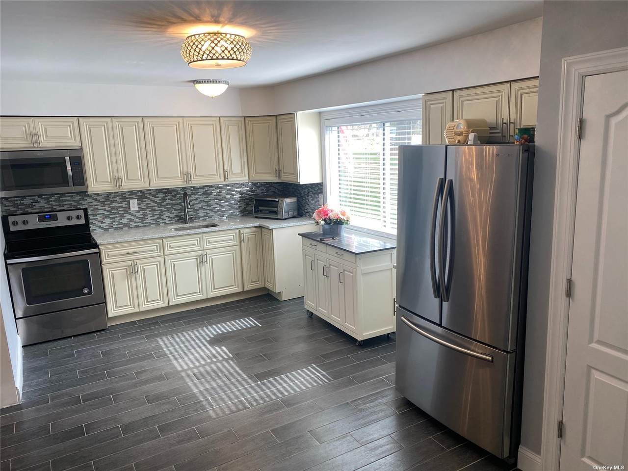 15 Elizabeth Way - Photo 1