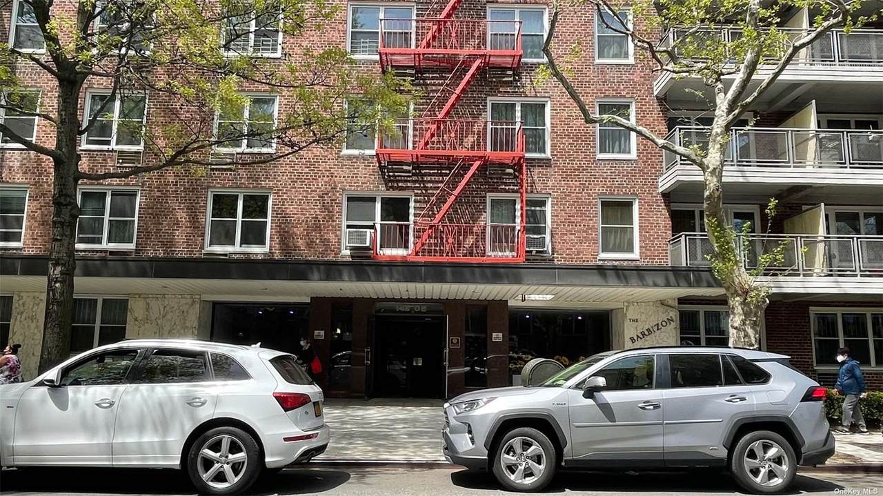 142-05 Roosevelt Avenue - Photo 1