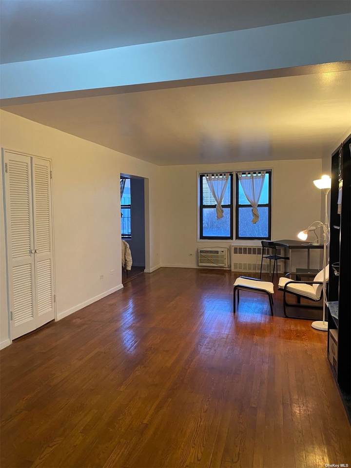 152-72 Melbourne Avenue - Photo 1