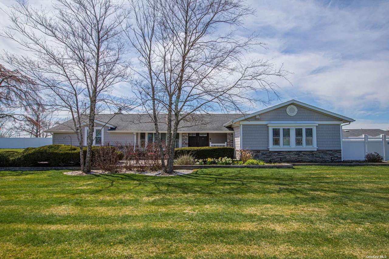 102 Penataquit Avenue - Photo 1