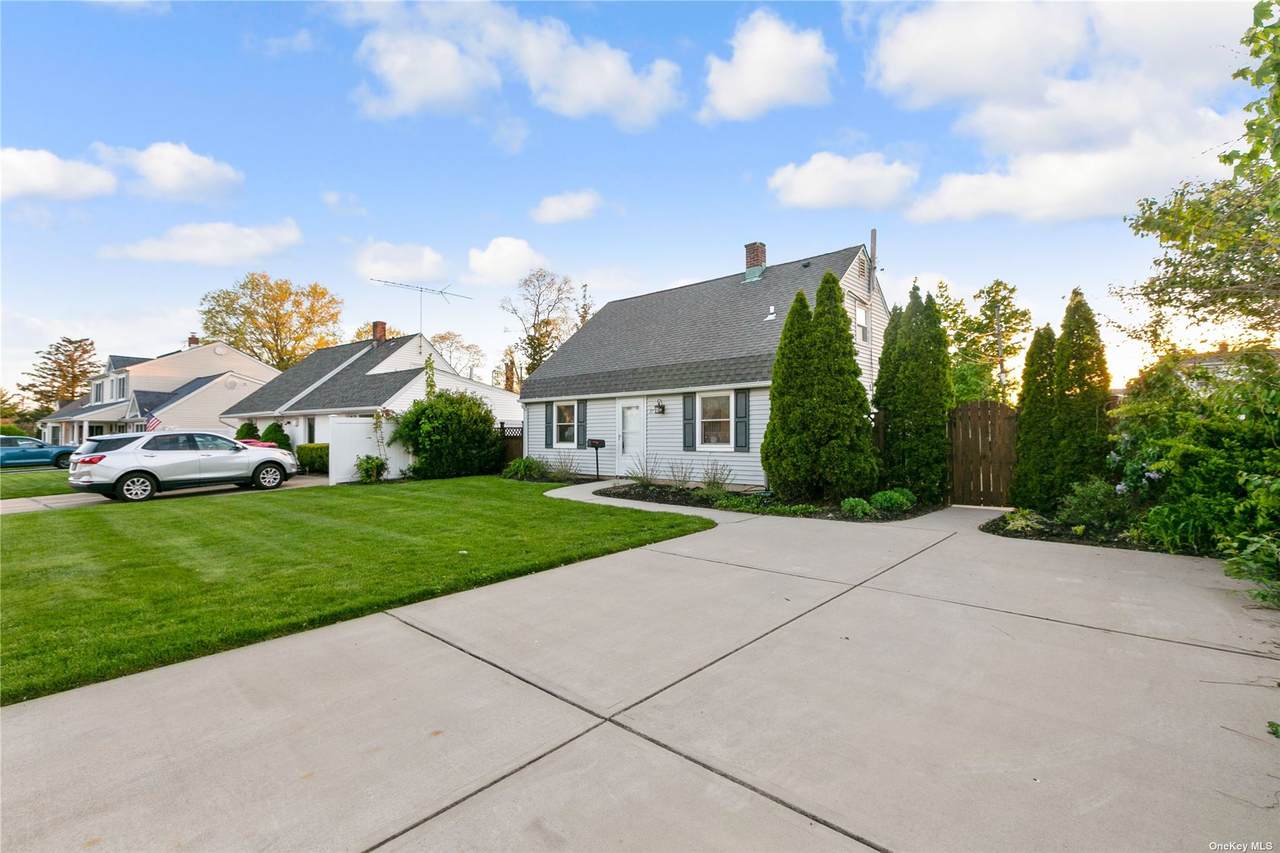 77 Meadow Lane - Photo 1