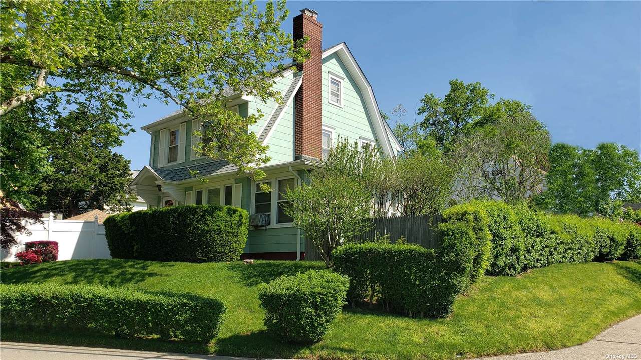 43-19 Little Neck Parkway - Photo 1