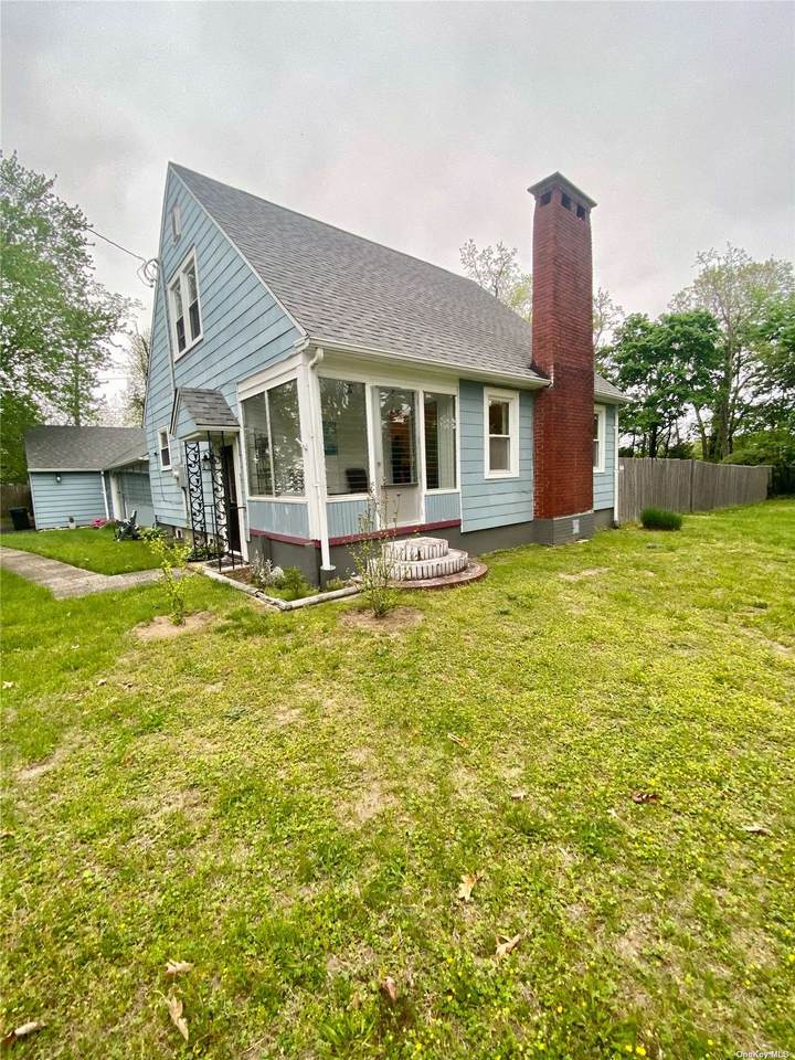 202 Holbrook Avenue - Photo 1