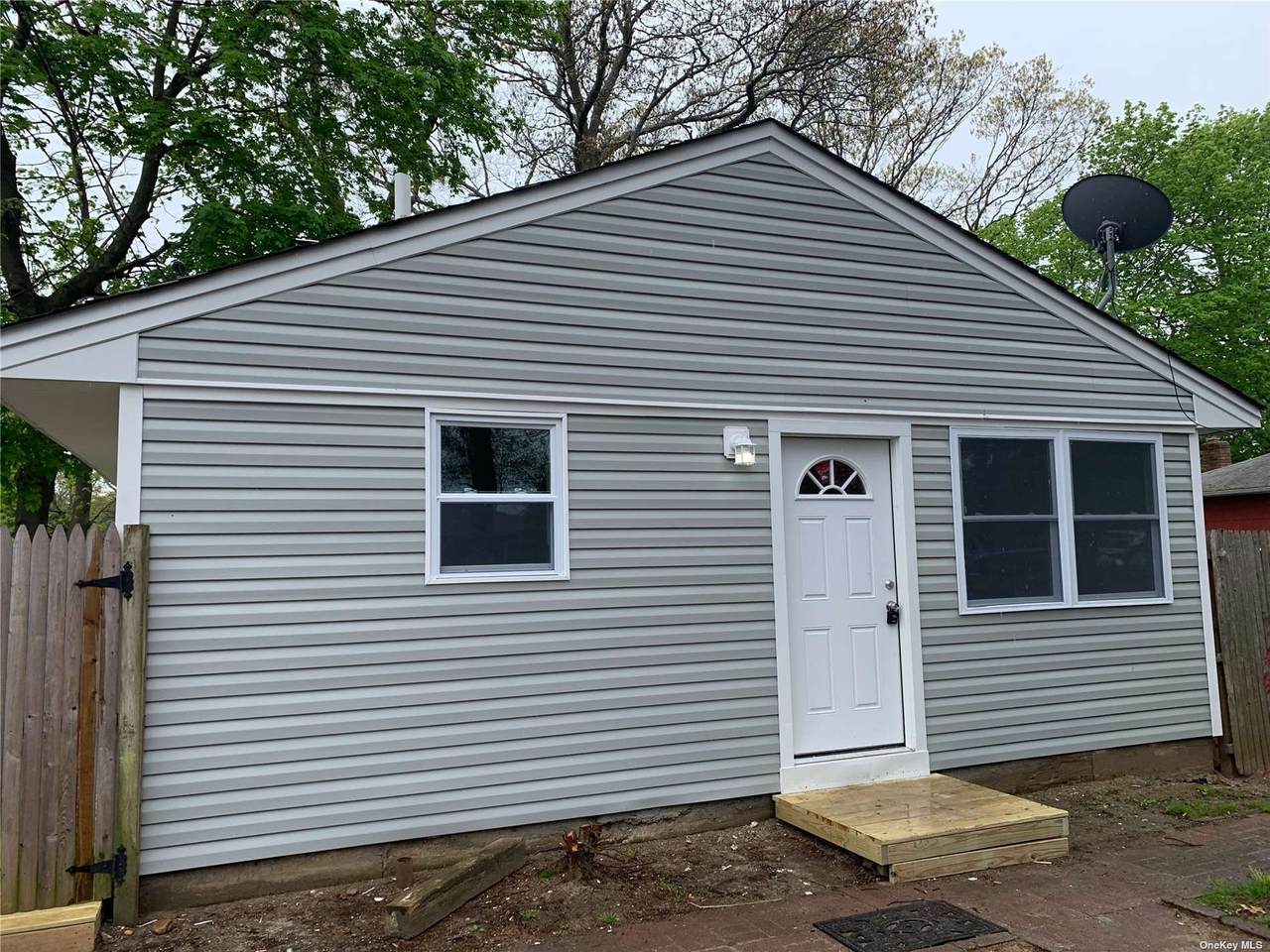 180 Moriches Avenue - Photo 1