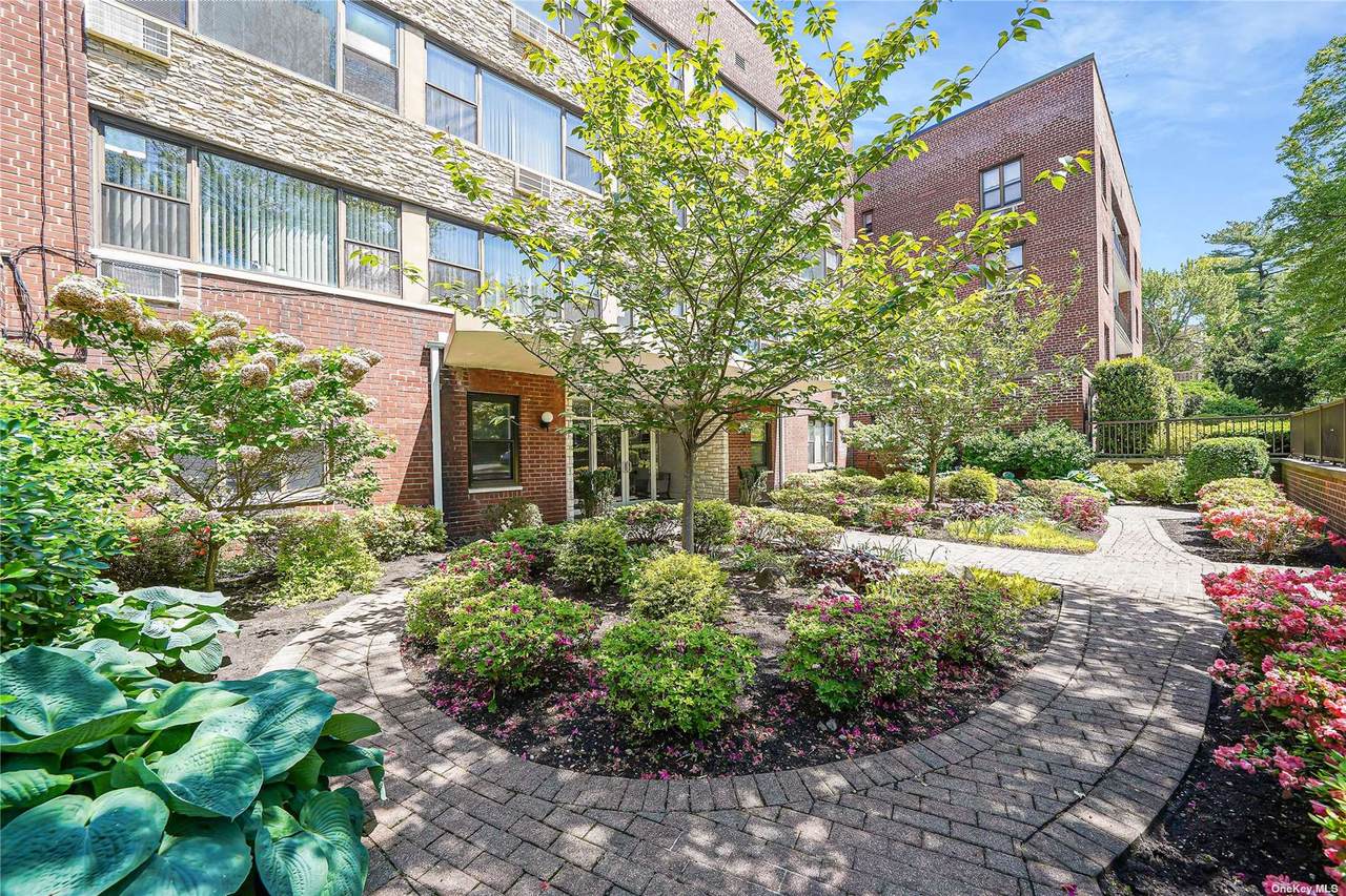 15 Hill Park Avenue - Photo 1
